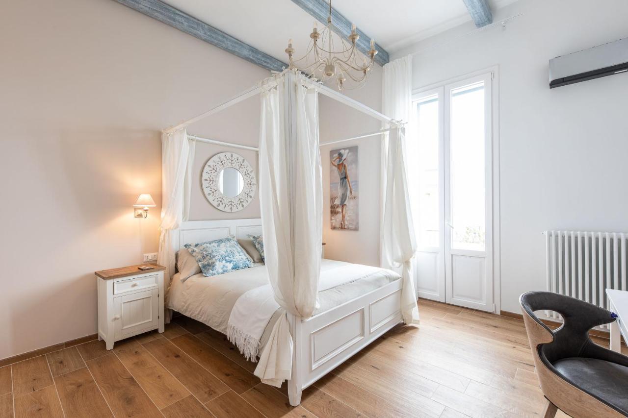 Regina Minor Apartment Монополи Екстериор снимка